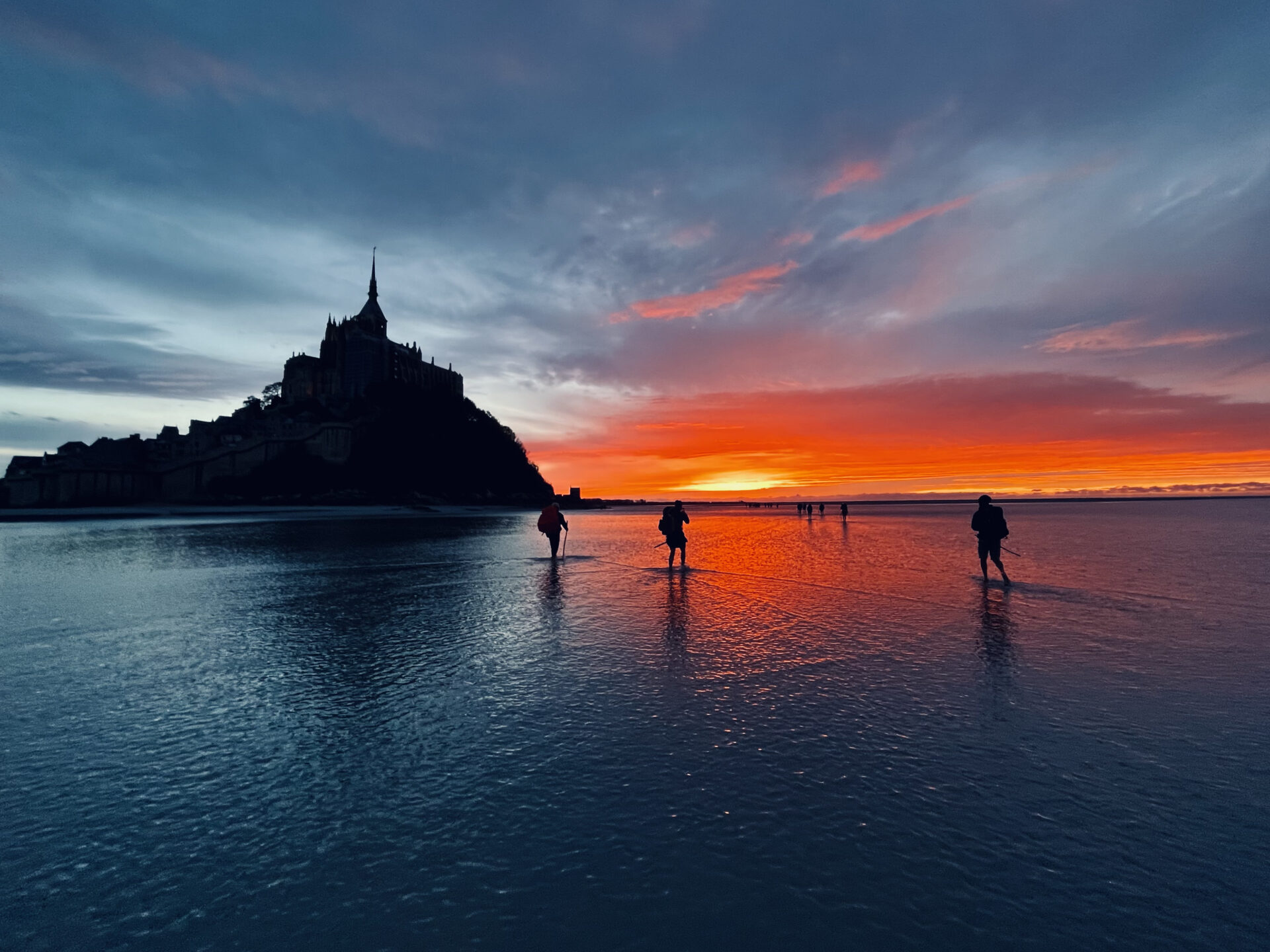 mont saint michel la nuit